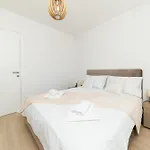 Apartman Vibes By Belmont Realty