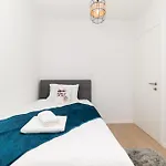 Vibes By Belmont Realty * Zára