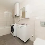 Vibes By Belmont Realty Zára