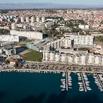 Vibes By Belmont Realty Apartman