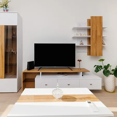 Vibes By Belmont Realty Apartament