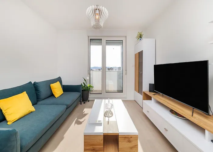 Vibes By Belmont Realty *