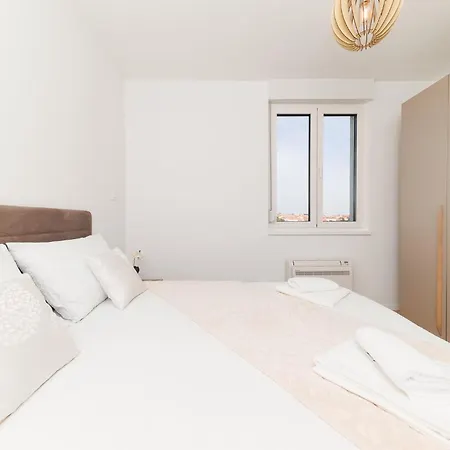 Vibes By Belmont Realty 자다르