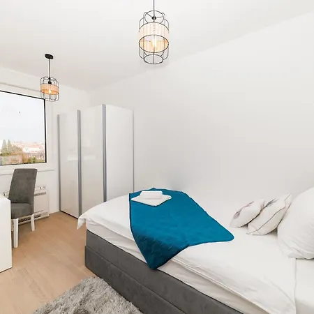 Vibes By Belmont Realty 자다르