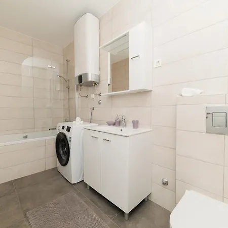 Vibes By Belmont Realty 자다르