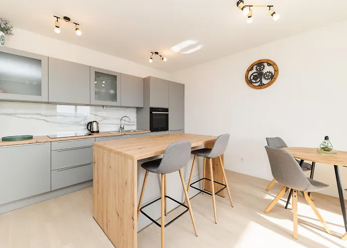 Vibes By Belmont Realty * 扎达尔