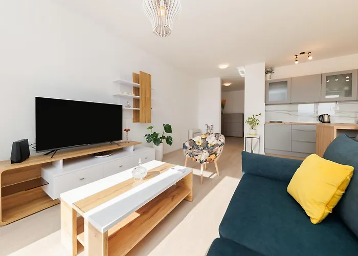 Vibes By Belmont Realty アパート