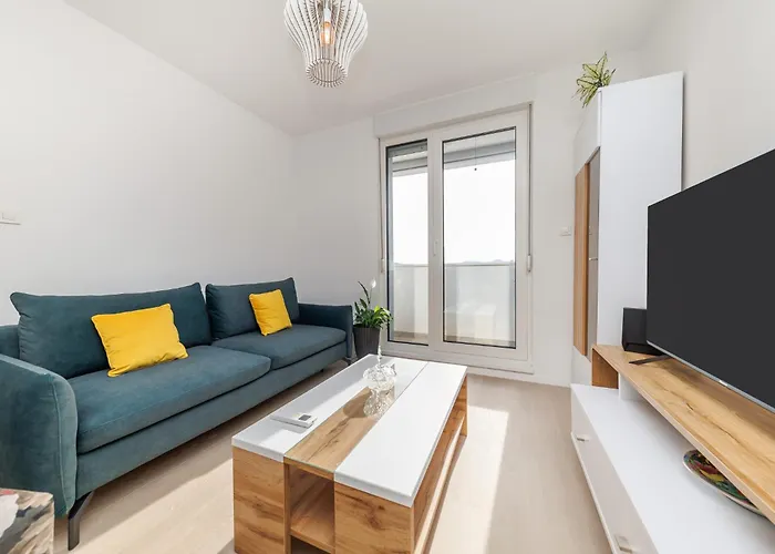 Vibes By Belmont Realty * ザダル