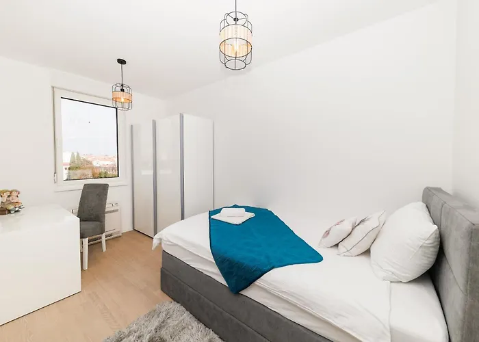 Vibes By Belmont Realty 扎达尔