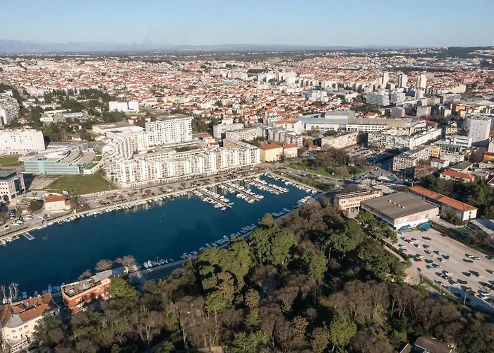 Vibes By Belmont Realty *